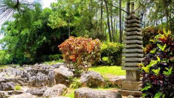 пагода в японском саду
