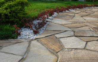 Мощение натуральным природным камнем