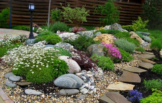 Заказать проект и создать альпийскую горку, рокарий и сухой ручей